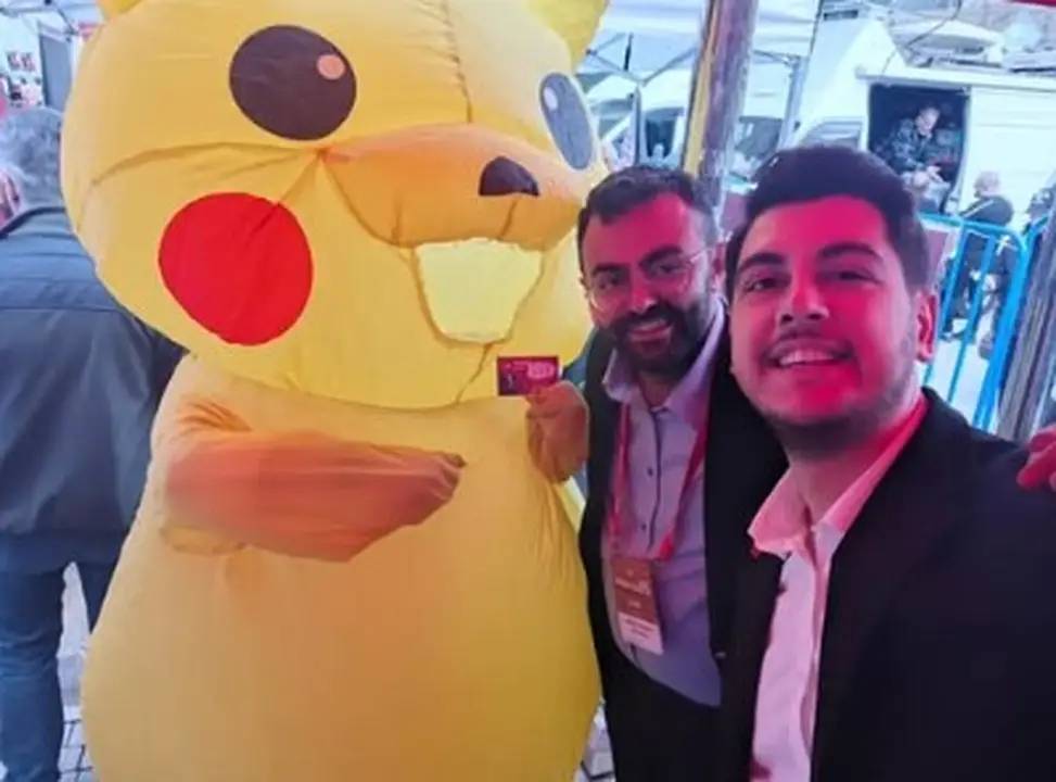 Antalyalı Pikachu CHP Kurultayı’nda 1